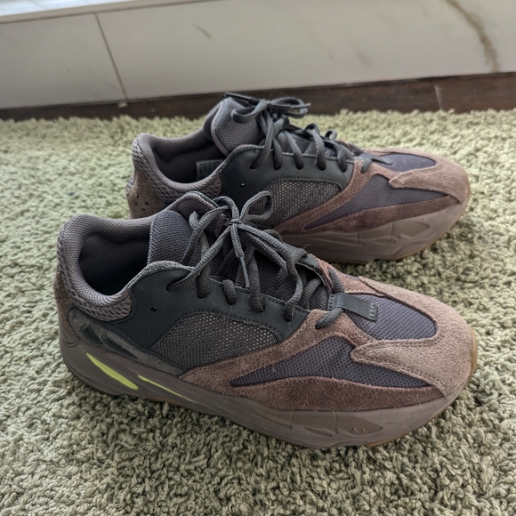 Adidas -  Yeezy Boost 700 'Mauve' - Picture 4 of 7